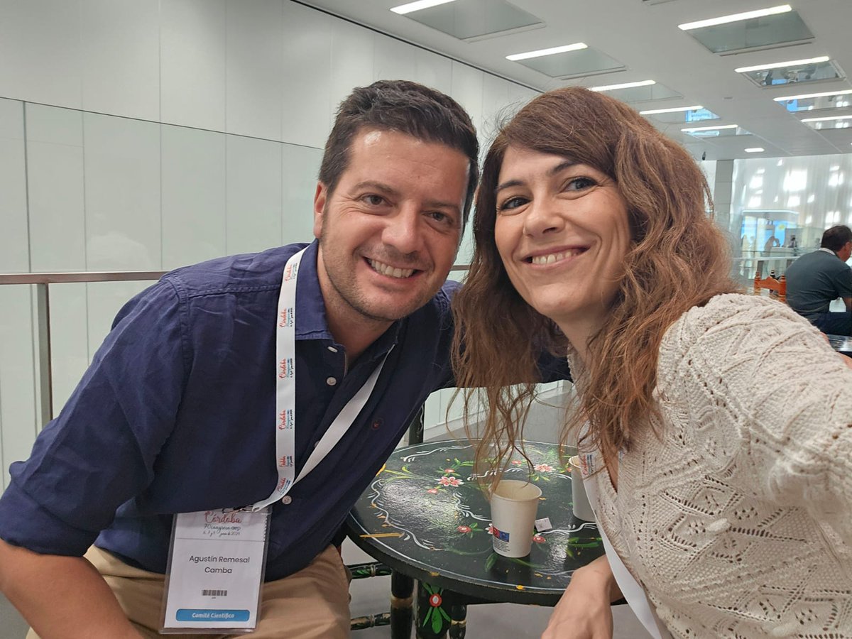 SERPE_ReuPed's tweet photo. Los expertos tras la entrevista de Datos de alarma de enfermedad sistémica #70congresoAEP #reumaped Gracias Sara y Agustín por ser miembros tan activos de nuestra sociedad https://t.co/Yvz6HxSWKM