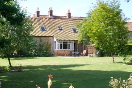 TheHolidayCots's tweet photo. With a host of amenities to cater to your comfort, Garden Cottage at Chequers is perfect for creating unforgettable holiday memories.
๐๏ธ Sleeps 1-4
https://t.co/WItSSKPODT
#GardenCottageSharrington #CharmingCottage #Idyllic #Escape #NorthNorfolk #Nature #Alfresco #WiFi #Garden https://t.co/AH3aeLooNO
