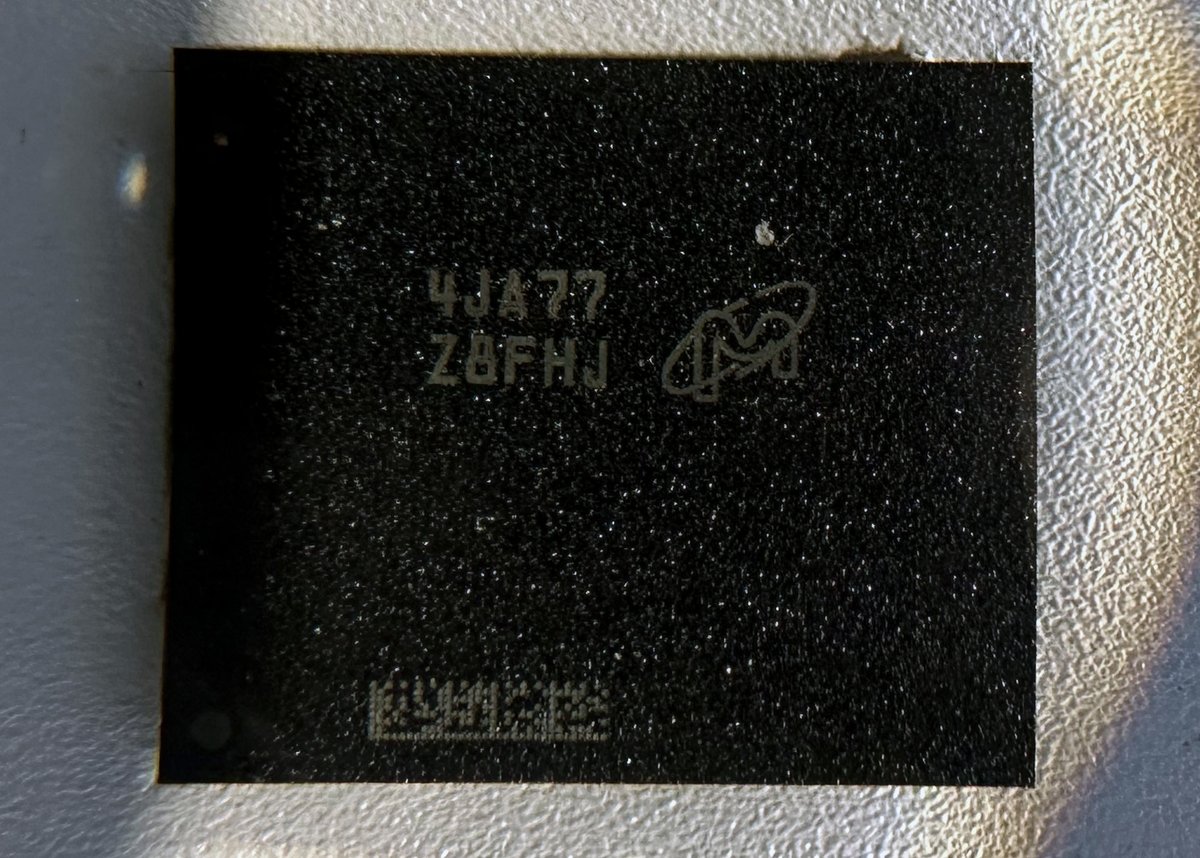 anandtech's tweet photo. Micron's GDDR7 Chip Smiles for the Camera as Micron Aims to Seize Larger Share of HBM Market
https://t.co/lafnsEPwc5 https://t.co/3bOotxvHOO