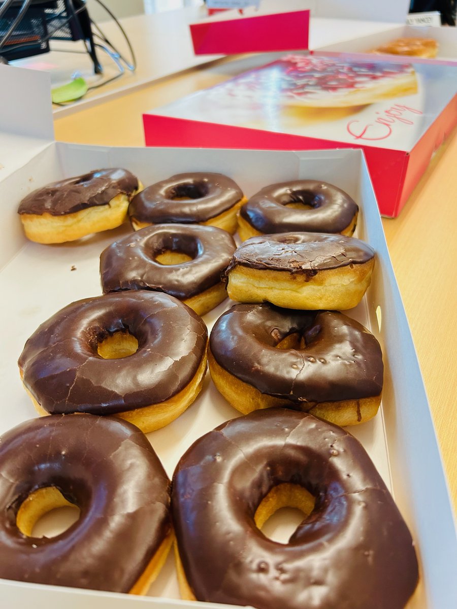 BaselineEnServ's tweet photo. Encourage your team to finish off the week strong! 😋

🍩Happy National Donut Day! 🍩

#nationaldonutday #donutday #companyculturematters #encouragement #teambaseline https://t.co/BFYLTXepuK