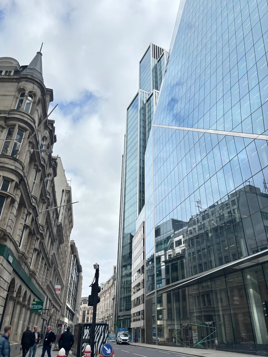 CngrCangr's tweet image. Happy Friday😊 
Lovely London