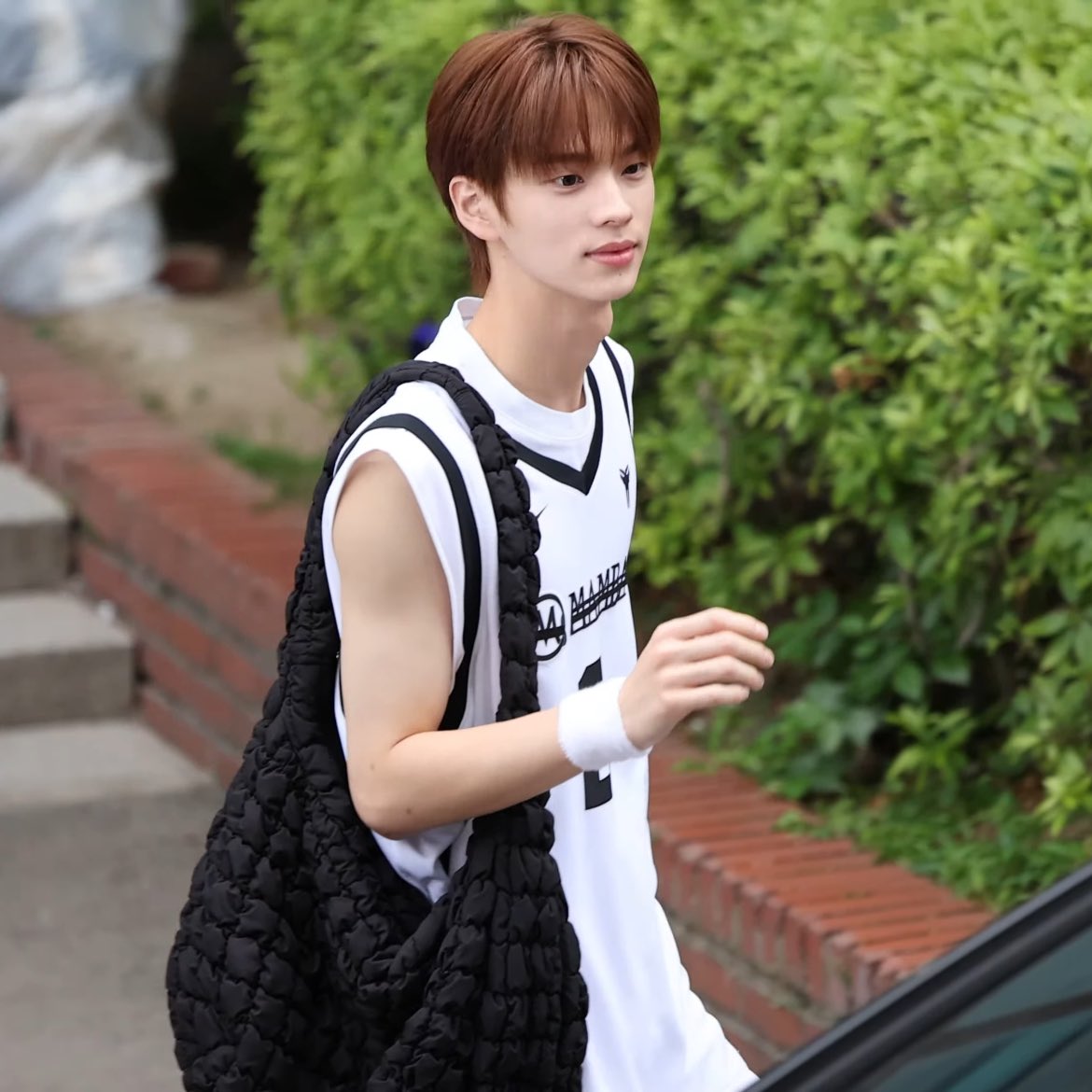 starfess's tweet photo. -star
Funfact: ada op yg pernah ketemu predebut Shinyu di kereta. Op bilang sering ketemu org cakep nonidol, tapi saking unrealnya Shinyu, katanya berasa kek liat Karina di transum😭
https://t.co/vh0eKyRJYp