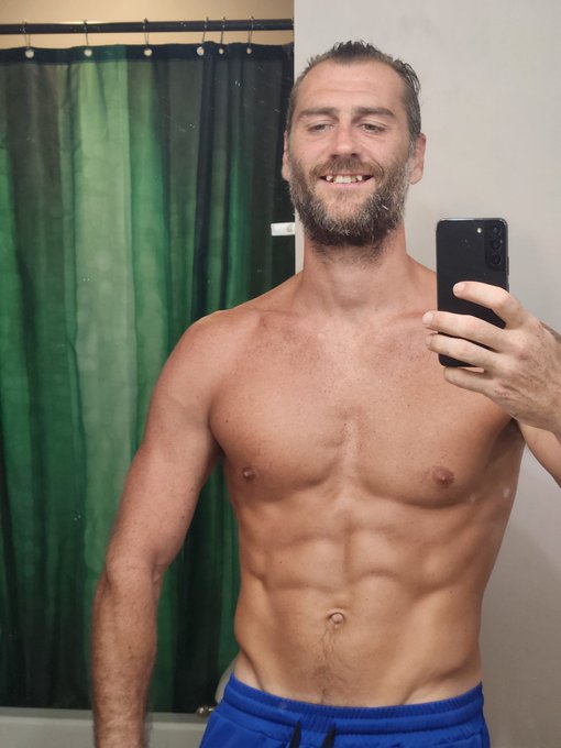 Happy Friday gym done about to go for a run. Positive vibes and sunshine my favorite medicine. #fit #gym<a href="/tag/muscles"class="tags"><span>#muscles</span></a><a href="/tag/gym"class="tags"><span>#gym</span></a><a href="/tag/florida"class="tags"><span>#florida</span></a><a href="/tag/fit"class="tags"><span>#fit</span></a>