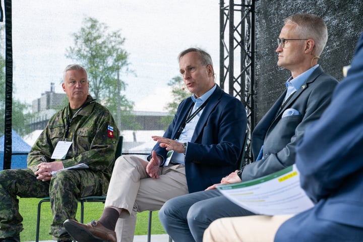 Historian ensimmäinen MaanpuolustusAreena keräsi laajan kattauksen maanpuolustuksen asiantuntijoita tänään Riihimäen Erämessuille.

Kiitämme lämpimästi kaikkia yleisötilaisuuteen ja kutsuvierasseminaariin osallistuneita!

Kuva: Juho Haavisto

#MaanpuolustusAreena #DefineFinland