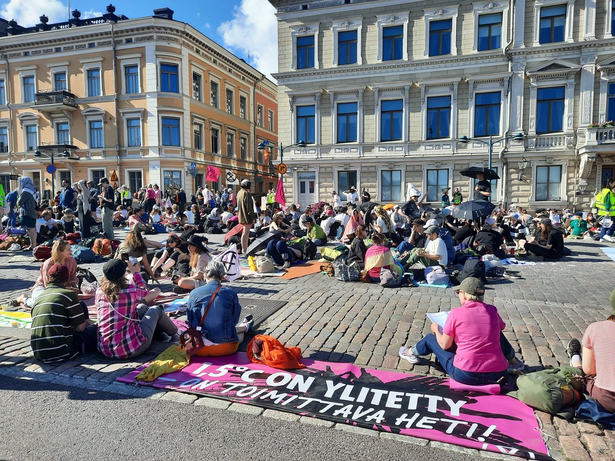 Seppo Knuuttila (@knuuttilas) on Twitter photo Hyvä ja rauhallinen tunnelma #Helsinki'n Espalla. Täysi tuki näille planeetan tulevaisuudesta huolta kantaville nuorille, jotka vaativat #hallitus erityissuojeluksessa olevien #ilmasto'lle ja #ympäristö'lle haitallisten tukien lakkauttamista. <a href="/elokapina/">Elokapina - Extinction Rebellion Finland</a> Hyvä ja rauhallinen tunnelma #Helsinki'n Espalla. Täysi tuki näille planeetan tulevaisuudesta huolta kantaville nuorille, jotka vaativat #hallitus erityissuojeluksessa olevien #ilmasto'lle ja #ympäristö'lle haitallisten tukien lakkauttamista. <a href="/elokapina/">Elokapina - Extinction Rebellion Finland</a>