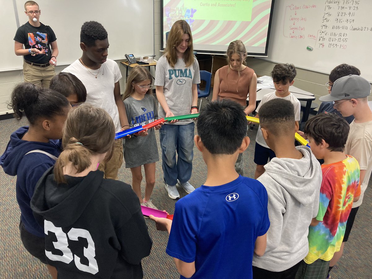 KellyHunerdosse's tweet photo. Team building in Pathways today! @LPSSummerADV #LPSSummer2024 https://t.co/PcCQX03hOZ