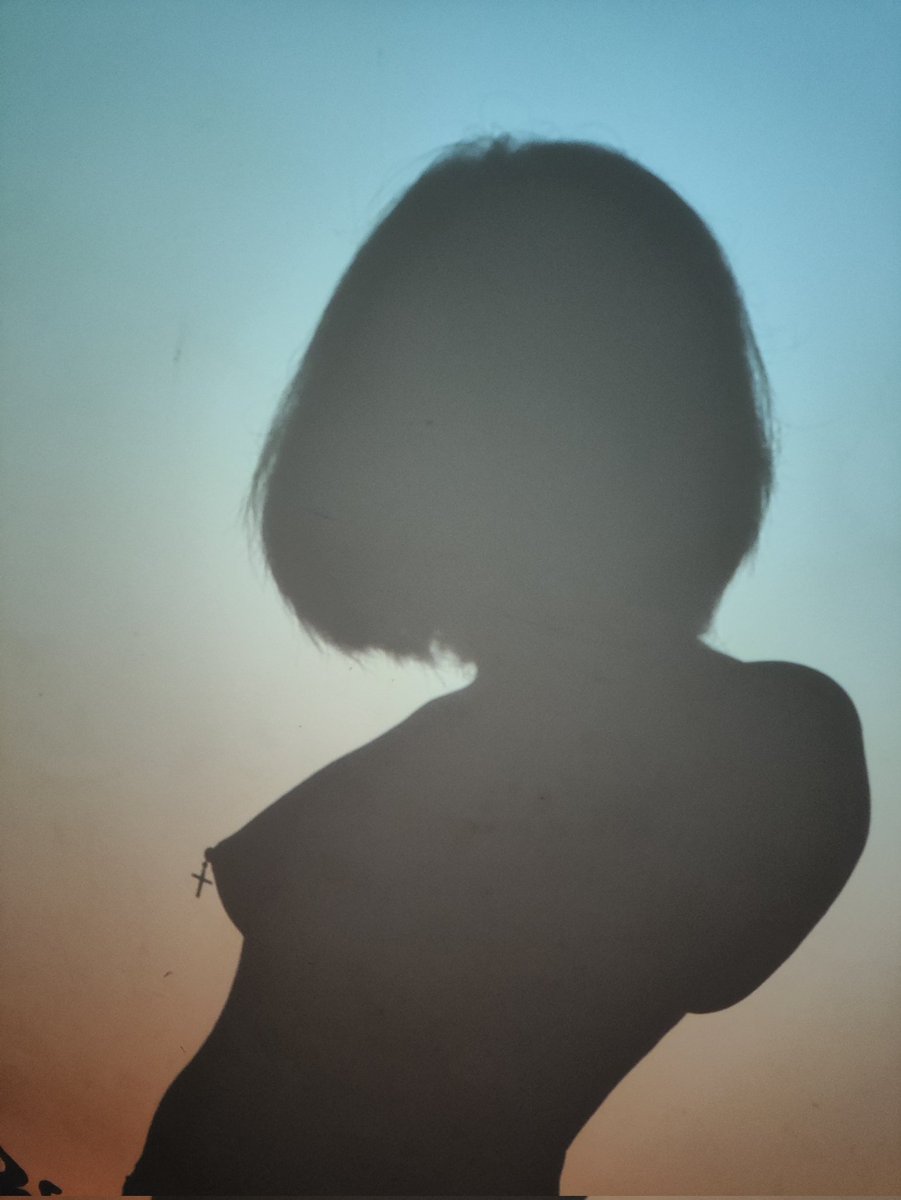 ELSADOS233's tweet image. 跟影子玩会~