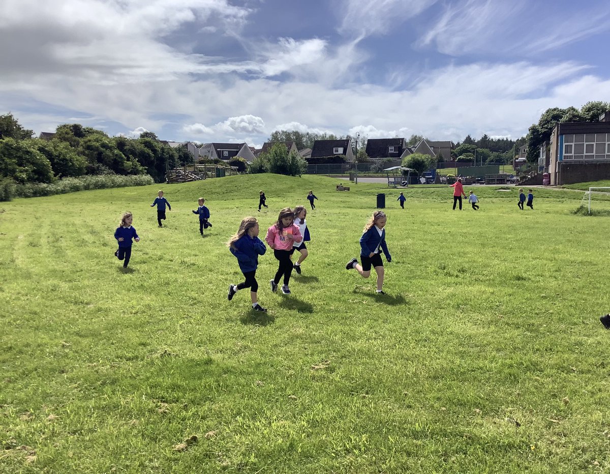 DeanburnPS_P2_1's tweet photo. We wrapped up our Health Week with an active session of ‘Walk, Jog, Run’ around the field! Well done Primary 1 for fantastic effort and engagement and in so many different ways to be active and keep fit and healthy. #DPSHealthWeek24 https://t.co/oEuF087FJ7