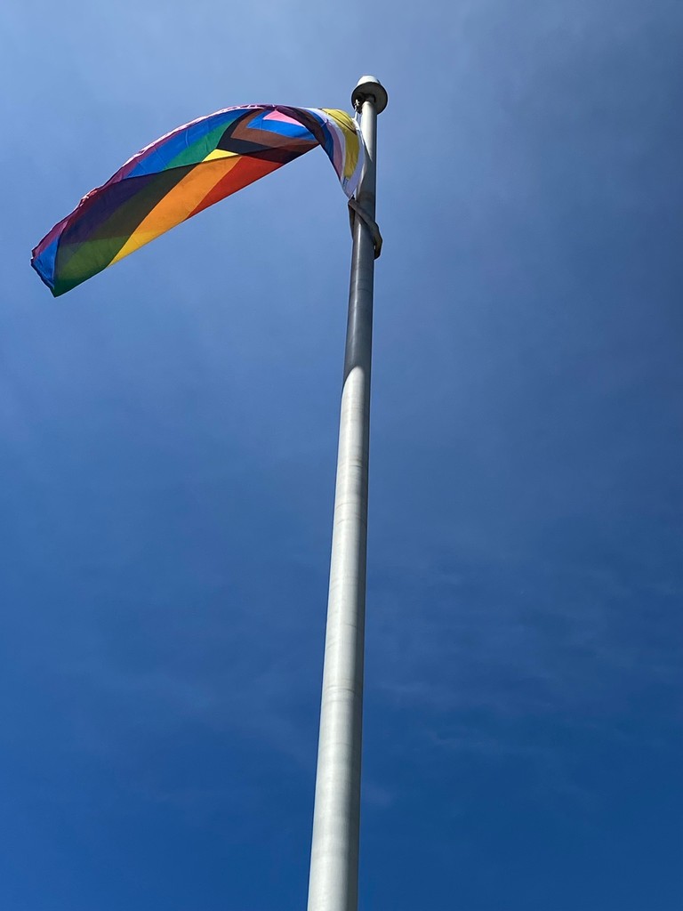 vicpdcanada's tweet photo. This week we raised the Progress Pride flag in recognition of #PrideMonth
We honour the protests that began Pride & recognize our responsibility to support safe communities for everyone & continue the work to build trusting relationships with 2SLGBTQIA+ communities. #yyjpride https://t.co/ORg5jV0DQr