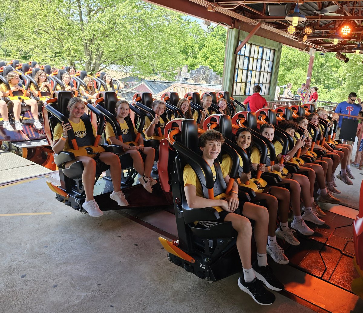 DMSskvir's tweet photo. DMS 8th Grade having a blast @DorneyParkPR #dmsbears https://t.co/QqIFd1z5Pe