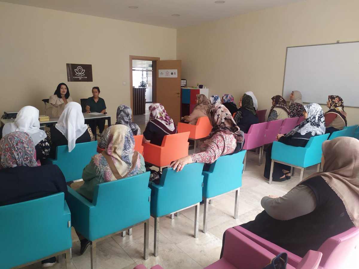 Emirdagkadkulev's tweet photo. Kadın Kültür Evimizde bugün Dr. Gönül Aslı Can ve İlçe Sağlık Müdürlüğü personelleri Hemşire Hümeyra Koyuncu ve Hemşire Gülsen Pamuk ile Koah semineri verildi. @osmanerenbilici @serkankoyuncu03 @afyonkulturevi https://t.co/WLCRm5Ru3D
