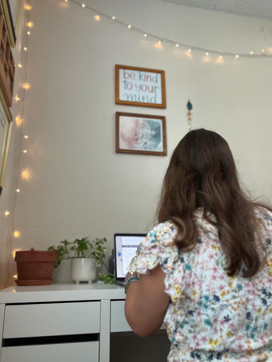 AmericanPublicU's tweet image. With APU, you can #studyanywhere. Just ask Amanda! 😄👏 #APU4Life