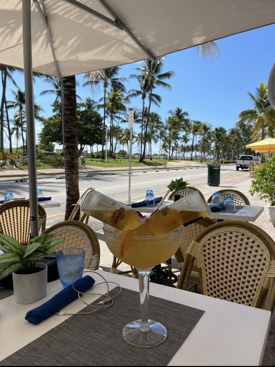 DefenderofCeec's tweet image. South Beach Miami views from the Top😍
I’m due for another vacation after defending my top babe, I don try!🥹

My haturrrs will say I downloaded these from google 🤣🤣 no be everybody dey suffer like una abeg!  
#stopprojecting #takemeback
#flashback #miami 
 #CeecXSpartans