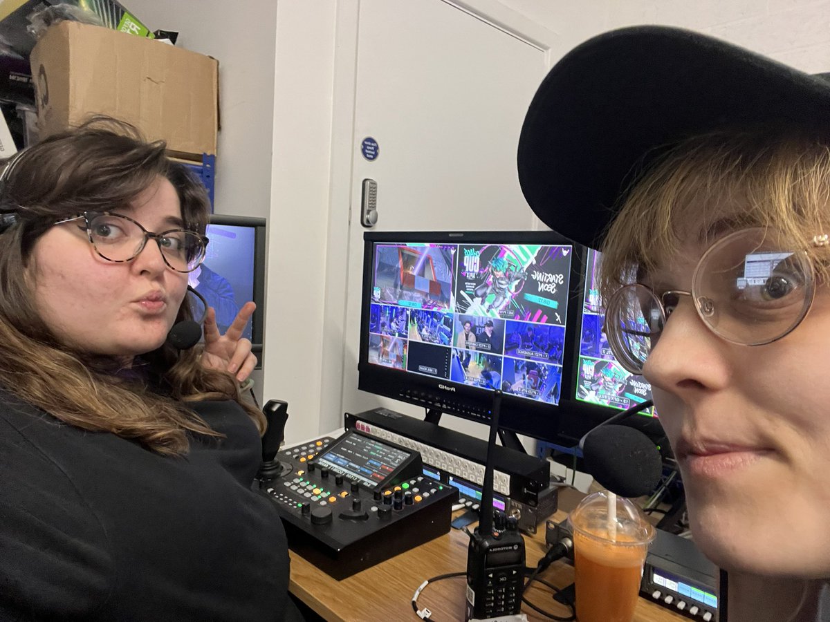 Working on the <a href="/PlayApex/">Apex Legends</a> Chaos Cup operating the Panasonic PTZs, thanks so much <a href="/highvizmedia/">High Viz Media Group</a> for bringing me onto this project:3
Ft my esports wife <a href="/lnkycat/">inkycat 🏳️‍🌈🏳️‍⚧️</a> 💕