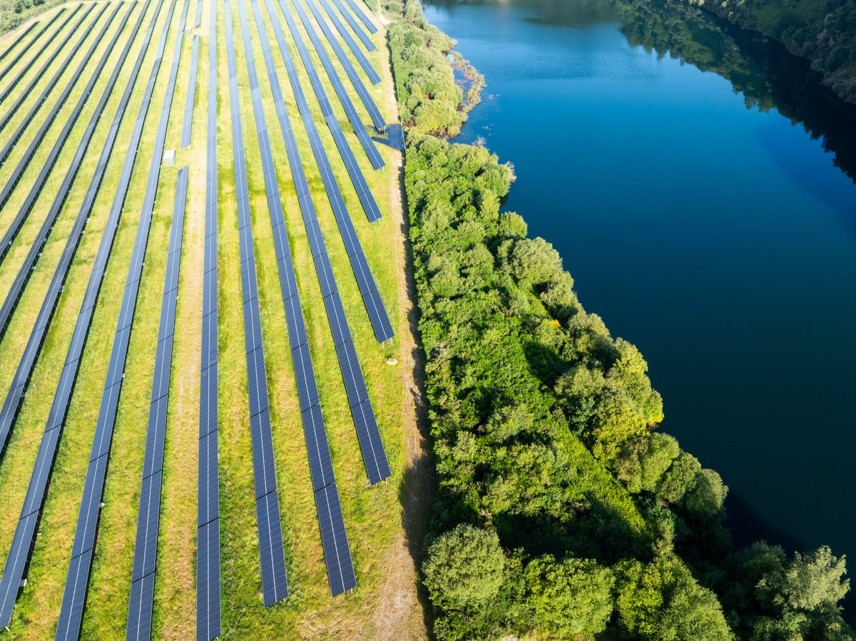 La production d'électricité #photovoltaïque bat son plein en ce moment dans le #Morbihan ! ☀️ De quoi faire des images graphiques vu du drone. @EDF_RE #morbihan #Bretagne