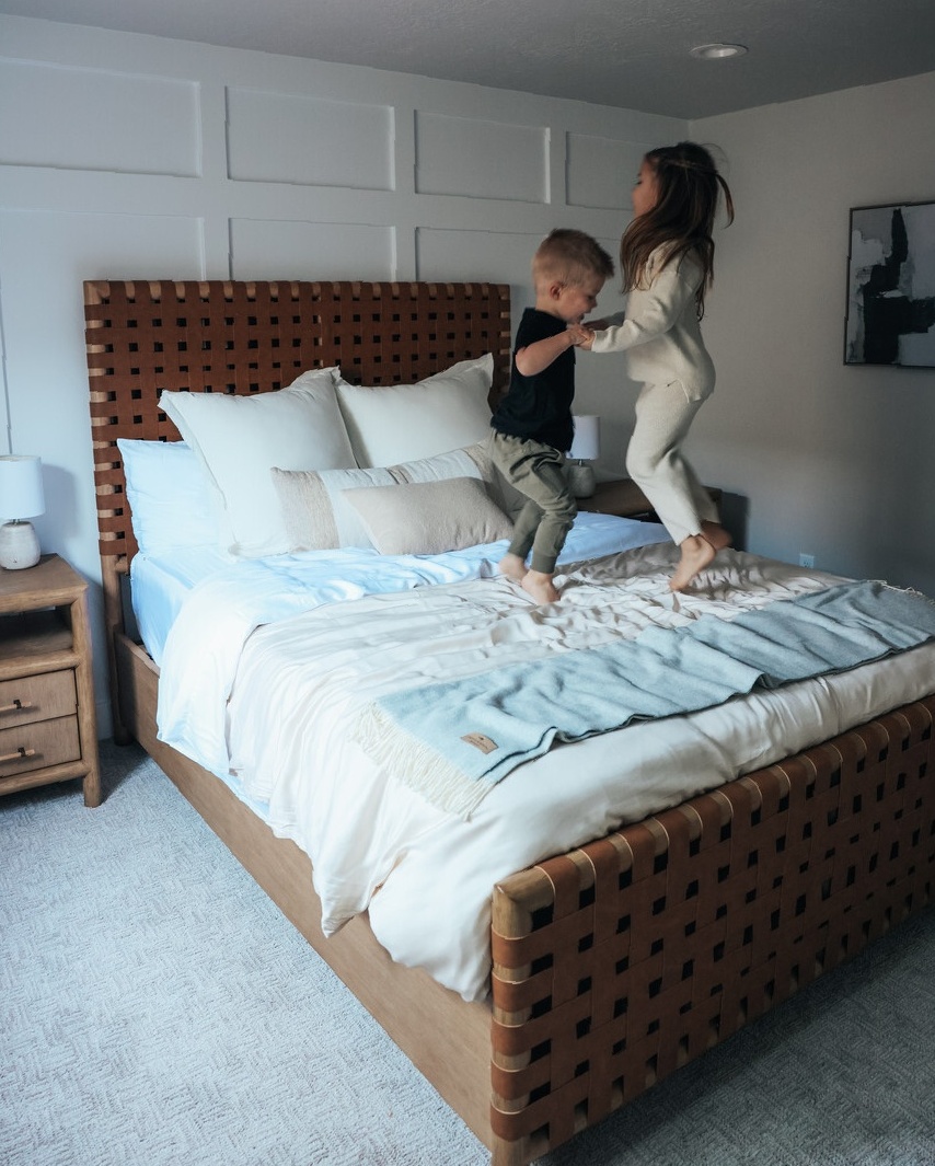 Friday mood!!! #myrcwilleyhome #bedroominterior #bedroomdecor #bedroomstyling #bedroomgoals