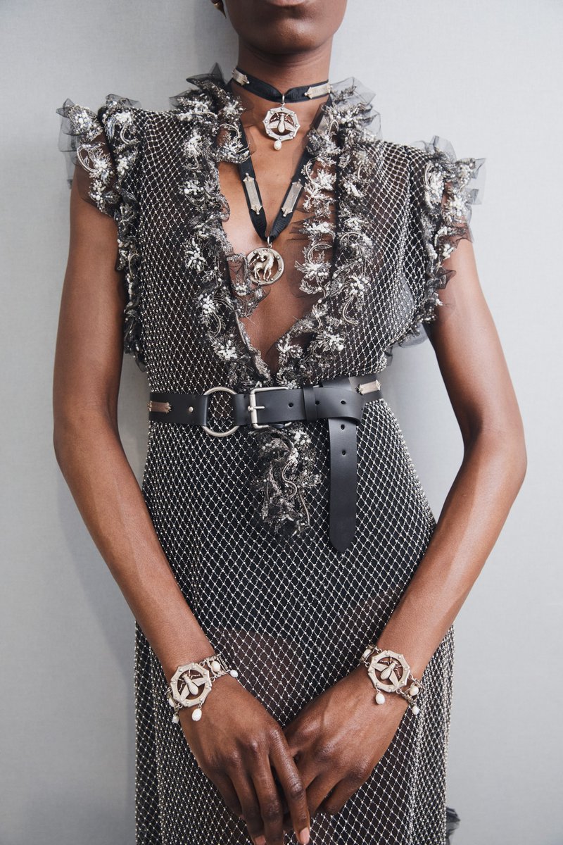 Dior's tweet photo. Sinuous scintillation.
Spilling over the body, a mesh of minuscule metallic beads accented with embroidered ruffles left an unforgettable impression at the #DiorCruise 2025 by Maria Grazia Chiuri show https://t.co/pT4IQIfKXA in Scotland. https://t.co/bcT7ALWZ9s