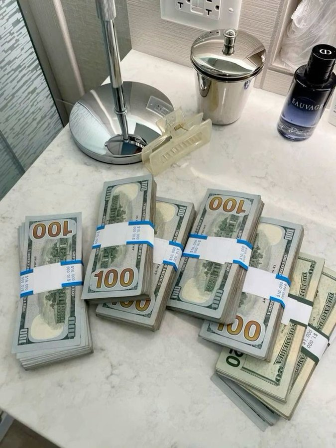 HamsterUpdatess's tweet photo. Pick a number between $1,000 - $10,000 
FOLLOW @HamsterUpdatess 
Check your DM 🎁💰

#hamster @hamster_kombat 
🐹 We are getting so much love from you guys  that even our servers are overwhelmed! https://t.co/5O5Q88azmj