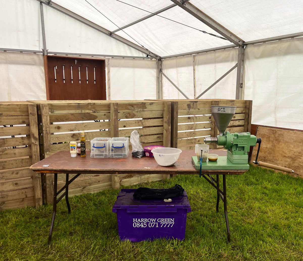 farmer_just's tweet photo. ๐ช๐๐๐๐ก๐๐ค๐พ๐ค๏ธ๐ง๐ฆ๐๐ด
Itโs Showtime! Almost. Exhibitors, show committee & volunteers setting up in for the #AngusShow ๐
114 children enjoyed a pre-show visit to learn about food, farming & the countryside with @TheRHET Angus CI, rapeseed oil & sheep duty for me today! https://t.co/Jwmdcg0Sc8