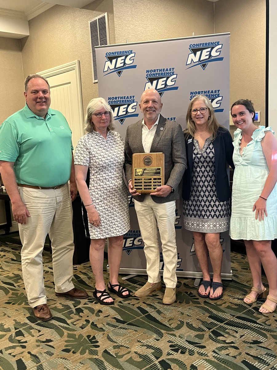 NECsports's tweet photo. @RedFlashWSOC @RedFlashMVB @RedFlashBowling @RedFlashTennis @SFUathletics @NECcommish @GoStonehill @CCSUBlueDevils @LeMoyneDolphins @LIUAthletics 🤝@FDUKnights' strong commitment to charitable and community service efforts has not gone unnoticed.

The ⚔️ compiled the most community service hours per student-athlete in 2023-24 to reclaim the NEC Building Communities Award presented by @Insperity!🏆

#OverallExcellence https://t.co/xyJ9M6CaSb