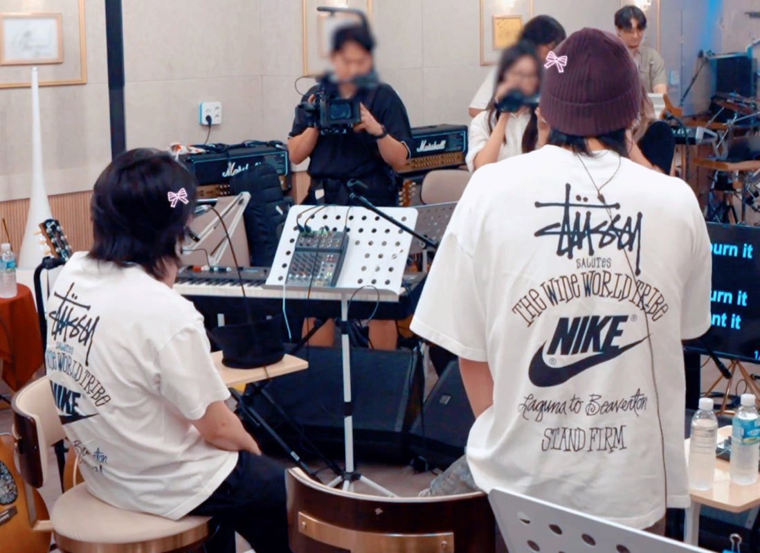 tie_nunaJM's tweet image. Jungkook and Yoonggi are accidental twins 🤭🤭 

#SUGA_BDAY #jungkook  #d_day #D_DAY_TOUR