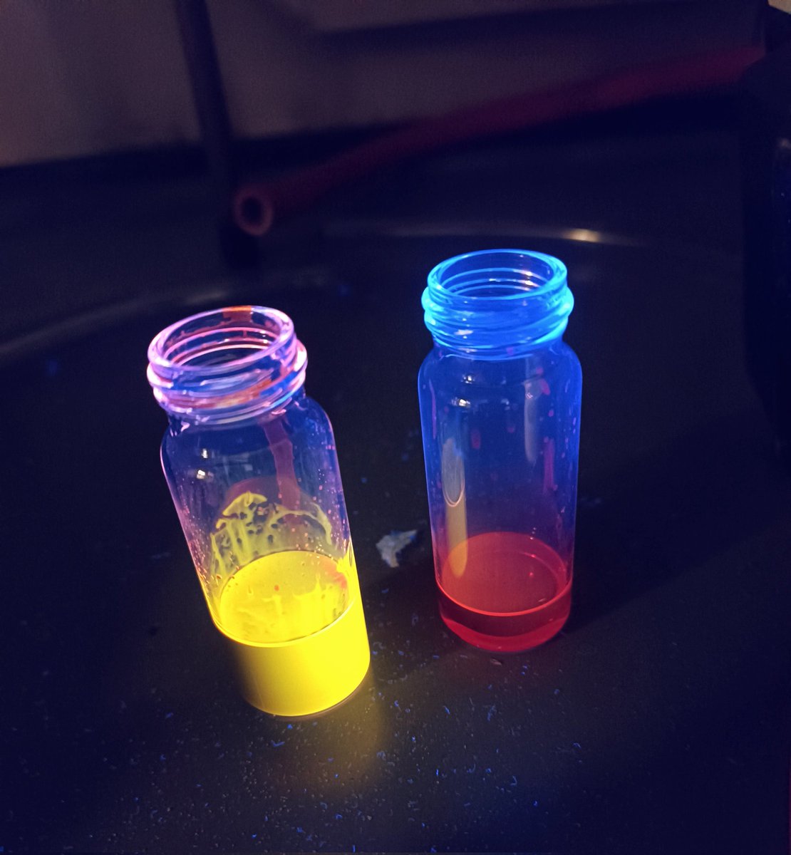 Closing the week with a glowing Friday ! #fluorescencefriday