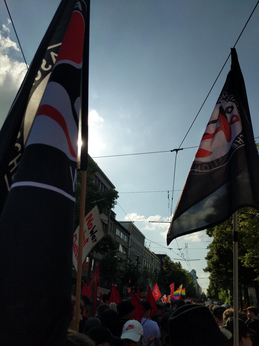 1819 Sie ganze Breite Straße ist voll mit Antifas. #ma0706