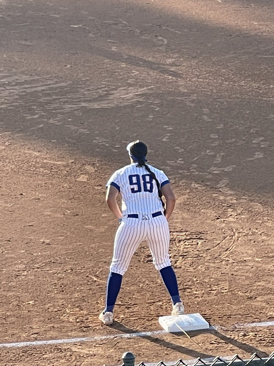 Makenzie_2024's tweet photo. Had a great time playing in the OC Senior All Star Game. I was able to see old friends and make a bunch of new ones. Thank you @ocvarsityguy for this opportunity, I had a blast!! I was able to share the field with my future teammate @quinnsouth14 Go Broncos 💙🧡 @BroncoSportsSB https://t.co/KZzAl6I6EB
