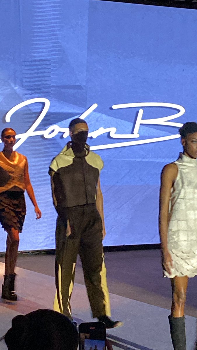 soyjsebas18's tweet image. Pasarela #JohnBejarano en #DistritoModa