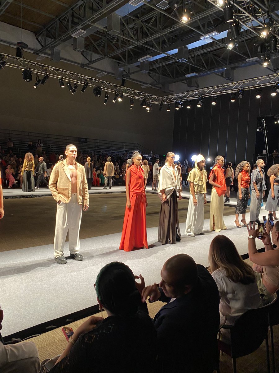 soyjsebas18's tweet image. Pasarela #JohnBejarano en #DistritoModa