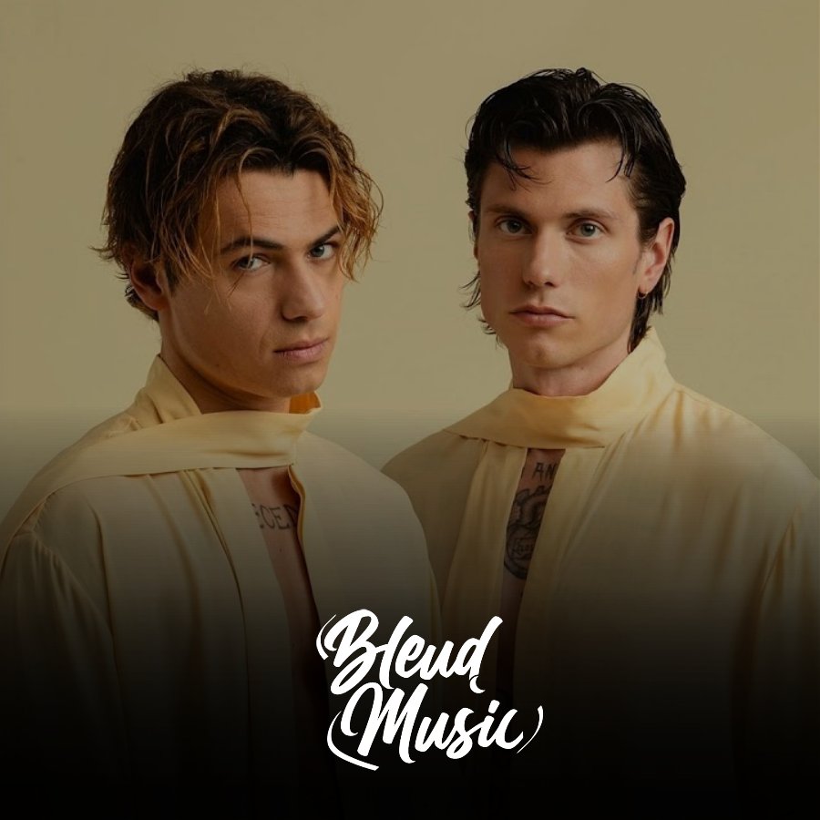 bleudmusic's tweet photo. Fuori ora, sul mio canale YouTube, il video lyrics della canzone di @BenjieFede "Musica Animale"⬇️
https://t.co/rUxfTeBObS

#benjiefede #musicaanimale #testo #lyrics #youtube https://t.co/PEs1zR6iOJ