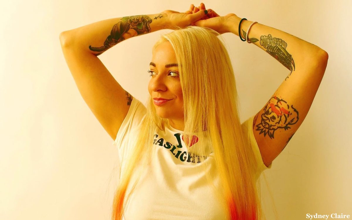 AdamsWorldBlog's tweet image. Brash, unapologetic, &amp;amp; over the top.

@KrayKayDay is all of these things.

She’s also a bipolar advocate, who’s constantly working on her craft, &amp;amp; recently turned an ugly situation into something beautiful for NYC’s indie artists.

Read the full interview: tinyurl.com/KayDayQA