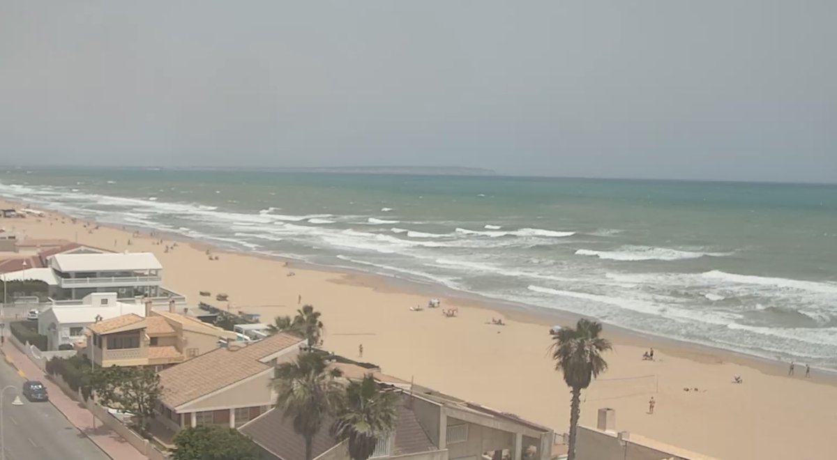JoseLSaezPastor's tweet photo. Tres fallecidos por ahogamiento en las últimas 24 horas en las playas de Guardamar. 

Las condiciones marítimas existentes son muy peligrosas, donde los arrastres y fuertes corrientes desaconsejan el baño. 

Máxima #Precaución ⚠️ se presenta un fin de semana de inestabilidad. https://t.co/PUJdh1fhu5