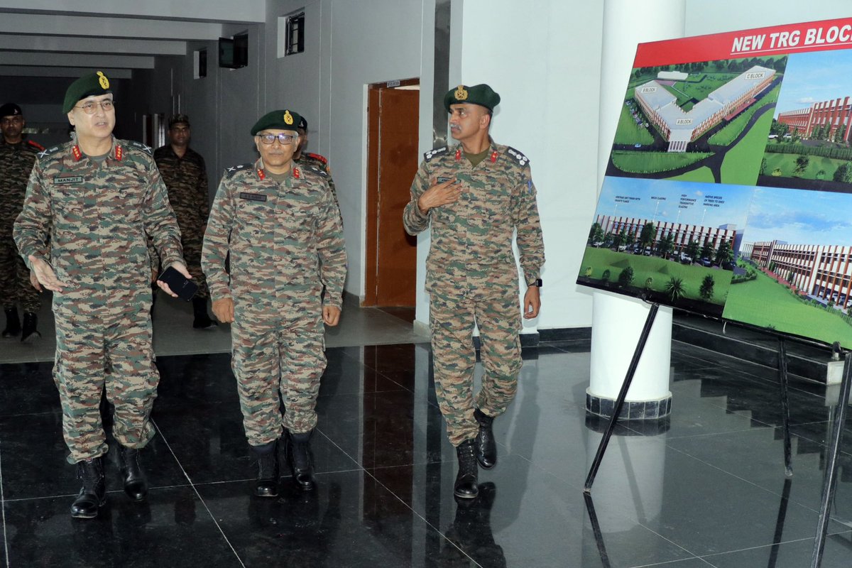 IaSouthern's tweet image. Lt Gen Manjit Kumar, AVSM, Chief Of Staff, Headquarters #SouthernCommand visited #SchoolOfArtillery, #Devlali. The General Officer was briefed about various intiatives and projects being undertaken by the establishment for enhancing training and improving infrastructure.…