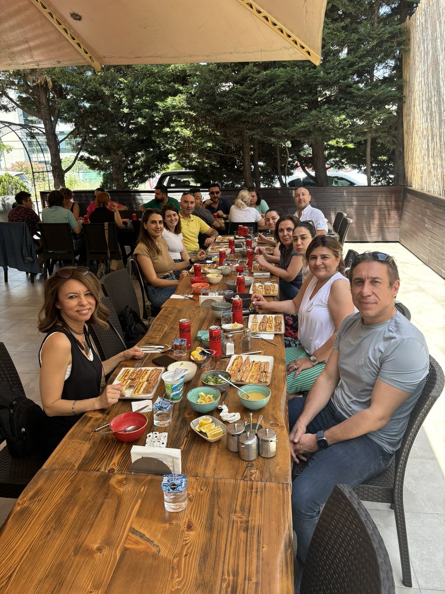 Hekim Birliği İstanbul Şube  olarak Ataşehir Ağız Ve Diş Sağlığı Hastanesinde bu yılda Yetkili Sendika  olmaya devam ettik , bizlere destek olan değerli hekimlerimize yemek organizasyonuna katılımları için teşekkür ederiz