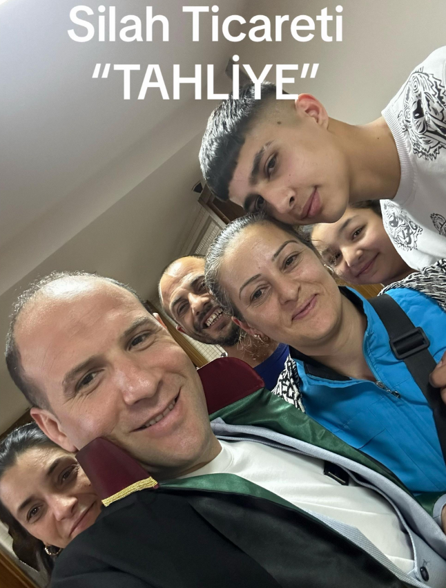 haskologlu's tweet photo. Türkiye'de avukatlık yapan bir şahsın paylaşımları:

• Kasten adam öldürme '3 Serbest'
• Öldürmeye teşebbüs 'Tahliye'
• Silah Ticareti 'Tahliye'
• Hayati tehlike geçirecek şekilde yaralama  'Tahliye' https://t.co/zc2zri6eoK