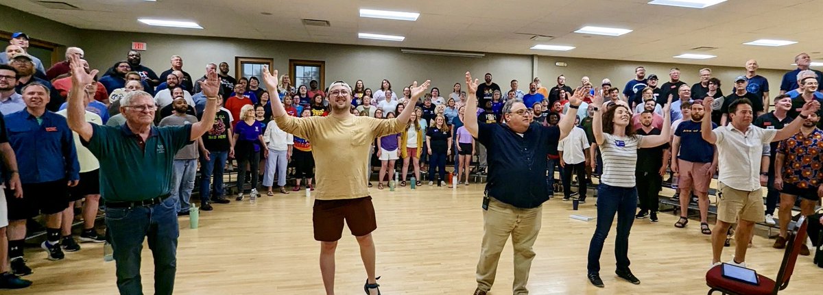 A meeting of the minds: directors of Visions of Harmony, Recruits and AOH discuss the details regarding the finale of our Harmony STL chapter show, “Acappella Live On The Air,” on 6/15. Get tix via aoh.org!