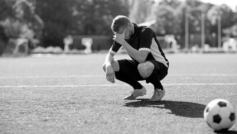 1️⃣El estudio realizado por la fundación XPro de Inglaterra revela que tres de cada cinco jugadores de la Premier League pasan del lujo a la bancarrota en sólo cinco años, por culpa de las malas inversiones y los caprichos. No solamente 3 de cada 5 se encuentran en la ruina antes