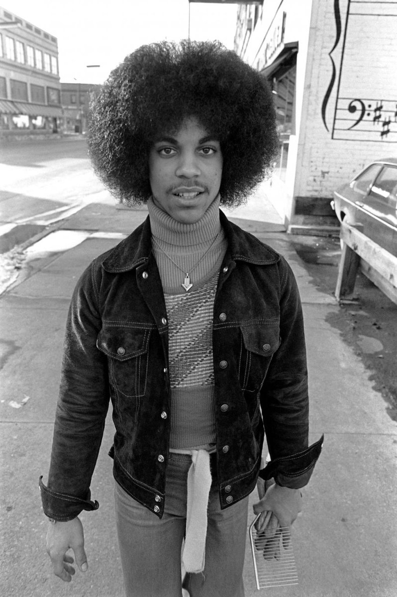 Cosmo363's tweet photo. Prince Rogers Nelson, Minneapolis, 1977. [Photos: Robert Whitman] @prince #prince #princerogersnelson #prince4ever #princeday
https://t.co/D8hR9ZoXuT https://t.co/MfOAIakXWO