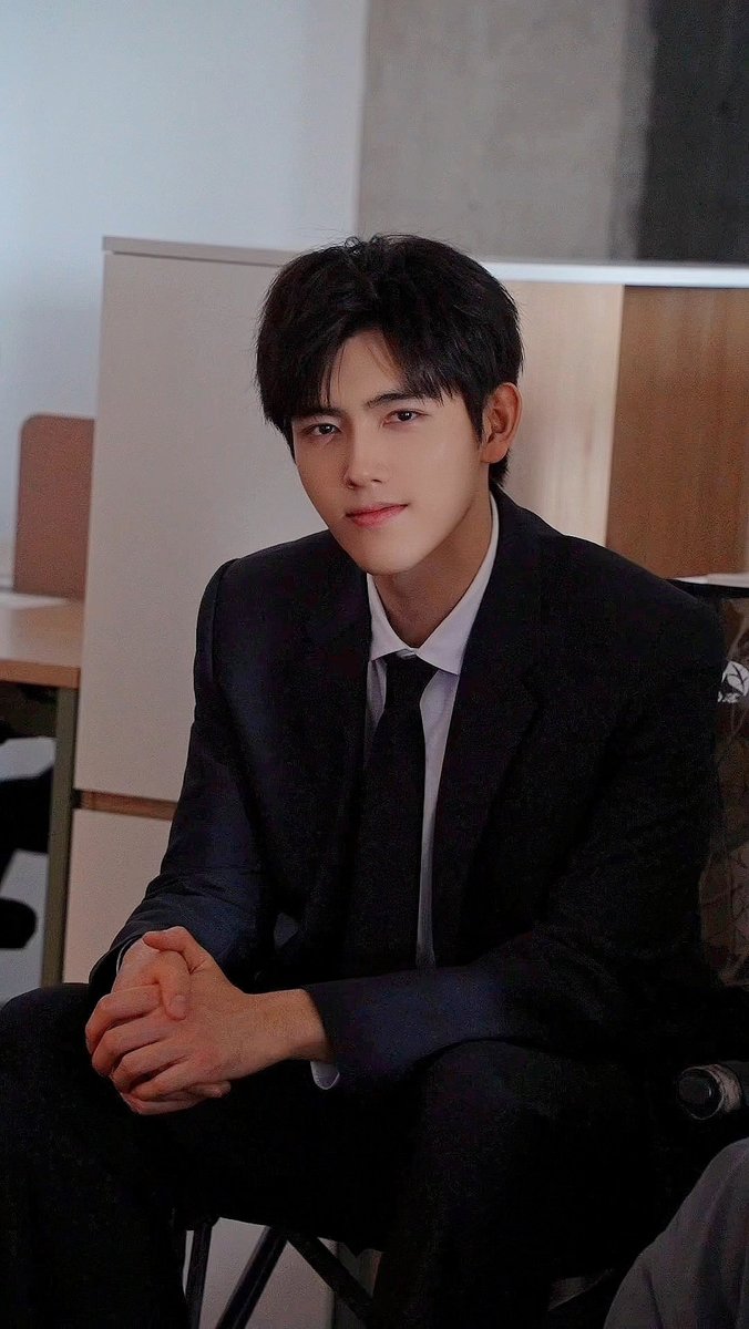 PrincessJINGYI's tweet photo. "Sports department VS Workplace department #GanLu Xiao Chen who can move and be still. Behind-the-scenes footage dropped by the crew."
#ChenFeiyu | #陈飞宇 #GanYang #EatRunAndFallInLove https://t.co/CTR1VCeEtO