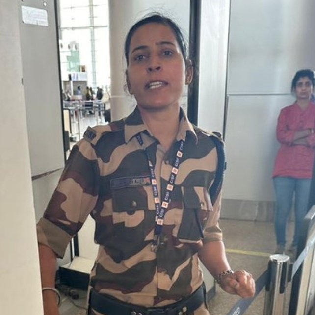 Ramraajya's tweet photo. ये भी वर्दी में था तब ज्ञान कहाँ था तुम्हारा ?
क्योंकि सामने निर्दोष मुस्लिम था।

अंट शंट बकने से पहले ध्यान दें कुलविंदर कौर  के परिवार में 5 सदस्य सेना में है। 
जो भारत माता के सम्मान के लिए लड़ते है। उनको अपनी माँ का सम्मान भी उतना ही प्यारा है। https://t.co/DeWifavUKQ