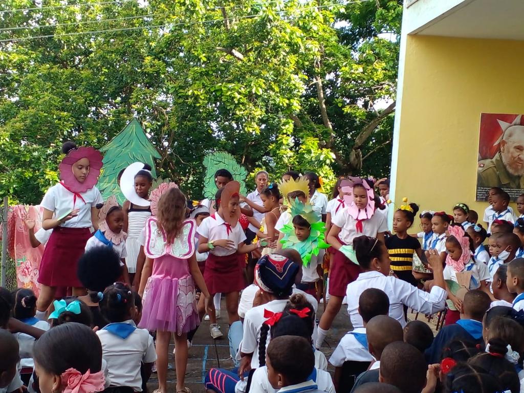Se desarrolla en la institución educativa José Martí de Songo La Maya el acto central por el día del medio ambiente <a href="/dpestgo/">DGE Santiago de Cuba</a> <a href="/dme_lamaya/">DGE Songo La Maya</a> <a href="/RaulSamon/">Raúl Samón Soto</a>