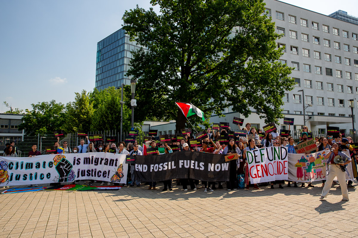 Davidxvx's tweet image. Action this morning at #SB60 in Bonn: The oil and gas corporations that are fueling the climate crisis are the very same ones enabling violence and genocide in Palestine.

There is no climate justice without human rights. We must #DefundGenocide and #KickBigPollutersOut!