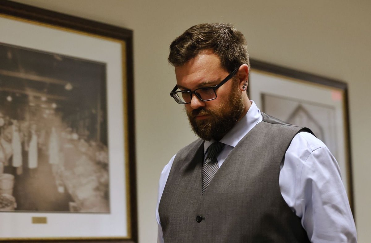 John Carter has arrived for what is expected to be a guilty plea to a lesser charge of involuntary manslaughter for the death of Katelyn Markham in 2011. I will be in the courtroom ⁦<a href="/journalnews/">journalnews</a>⁩