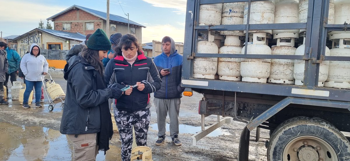 EnergiaRN's tweet photo. #PlanCalor🔥 Finalizó la primera semana de entrega de garrafas.
✅El operativo, que para este año prevé la entrega del beneficio cada 15 días, se puso en marcha en distintas localidades de la #ZonaAndina, #RegiónSur y parte de la #ZonaAtlántica. https://t.co/koISrVsoB8