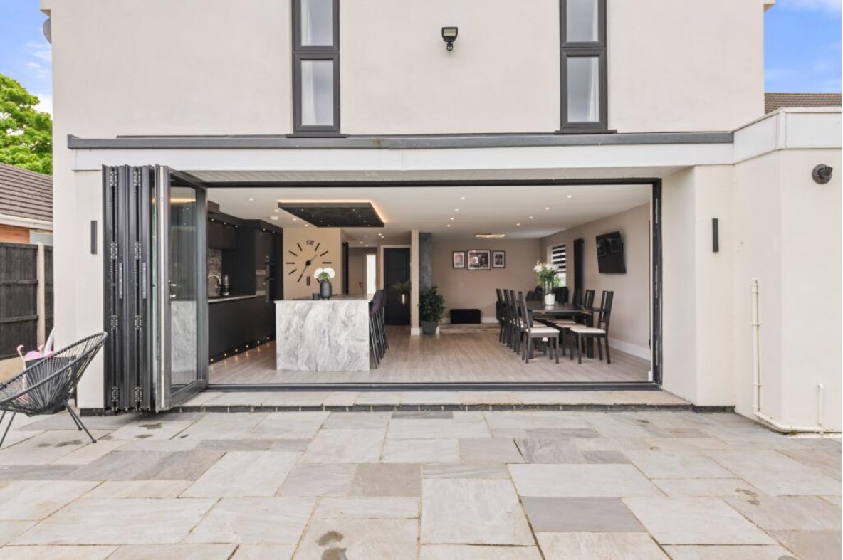 Our project in Skegness is now on the Market! 🏠

This stunning 4 bed family home features a cinema room and open-plan kitchen/dining/living room, bringing the garden in, as well as a full height vaulted ceiling with feature glazing! 🤩

<a href="/AerialDeans/">Deans Aerial Photography</a> 📸
