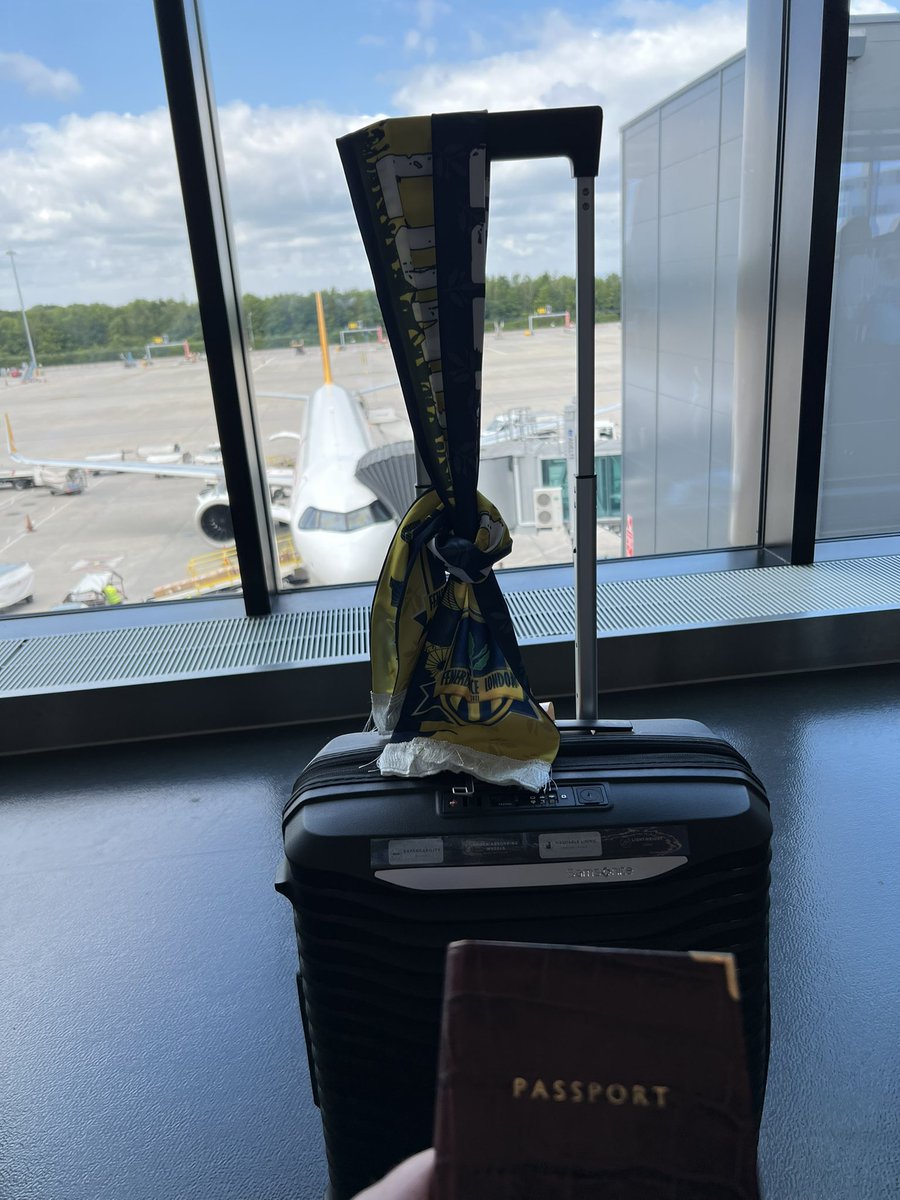 Geliyorum başkanım 💛💙. <a href="/yildirimteyit/">yıldırım teyit</a> <a href="/Fener_Londra/">Fenerbahce London</a> #AzizYıldırım #çocuklariçin