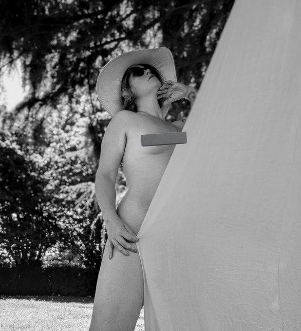 🖤 https://t.co/7bwhVs14Kd<a href="/tag/art"class="tags"><span>#art</span></a><a href="/tag/sexy"class="tags"><span>#sexy</span></a><a href="/tag/nude"class="tags"><span>#nude</span></a><a href="/tag/erotic"class="tags"><span>#erotic</span></a><a href="/tag/blackandwhitephotog"class="tags"><span>#blackandwhitephotog</span></a>