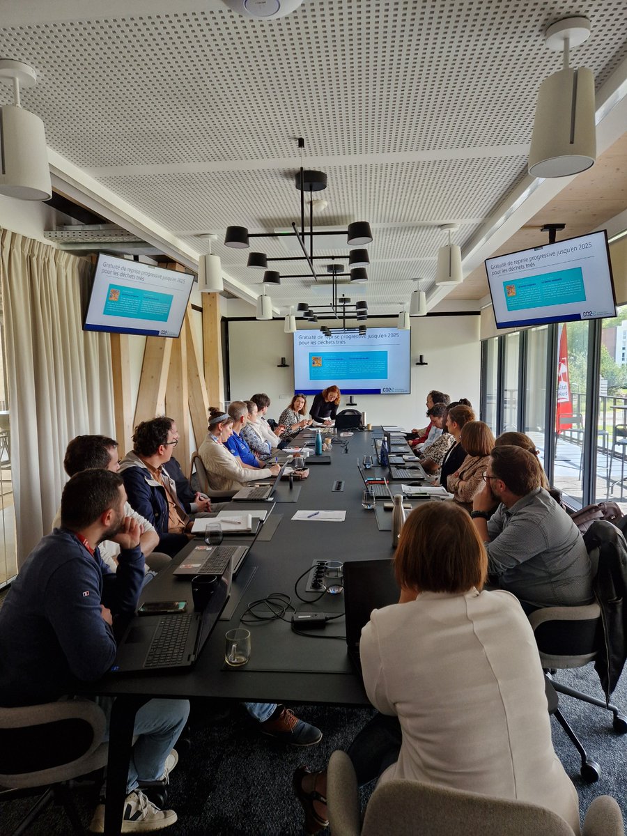 Habitatdunord's tweet image. Nous avons eu le plaisir d’accueillir hier en nos locaux, le collectif des bailleurs adhérents du @cd2e1119 pour une journée sur le thème de l&apos;#écotransition 👉gestion des déchets, #réemploi, fresque de l’habitat responsable 🌏 Des échanges d&apos;expériences riches !