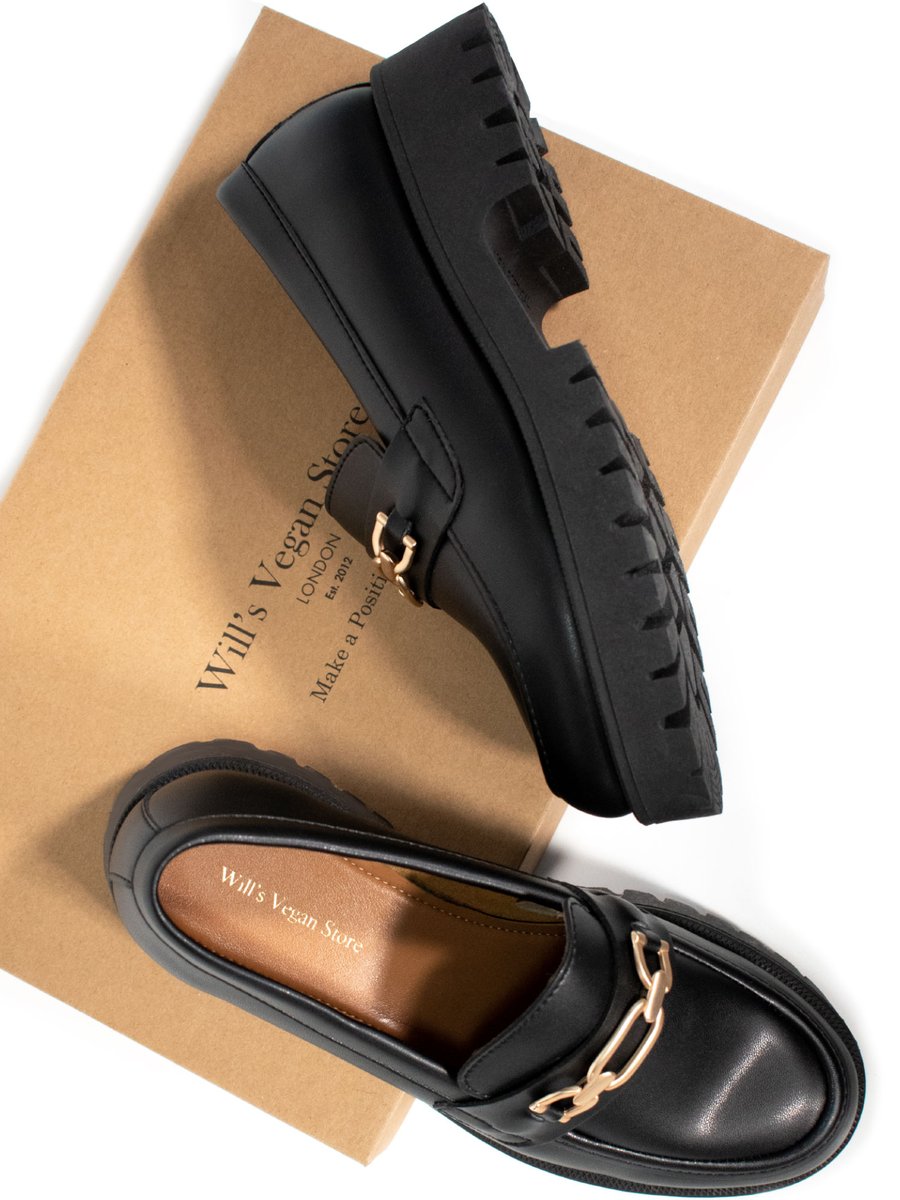 📸 <a href="/mlleadelana/">Adelana</a>
🔎 Track Sole Loafers

Timeless bit loafer uppers meet contemporary chunky track soles, creating a striking silhouette.

bit.ly/3AG0SS3

#veganshoes #veganparis